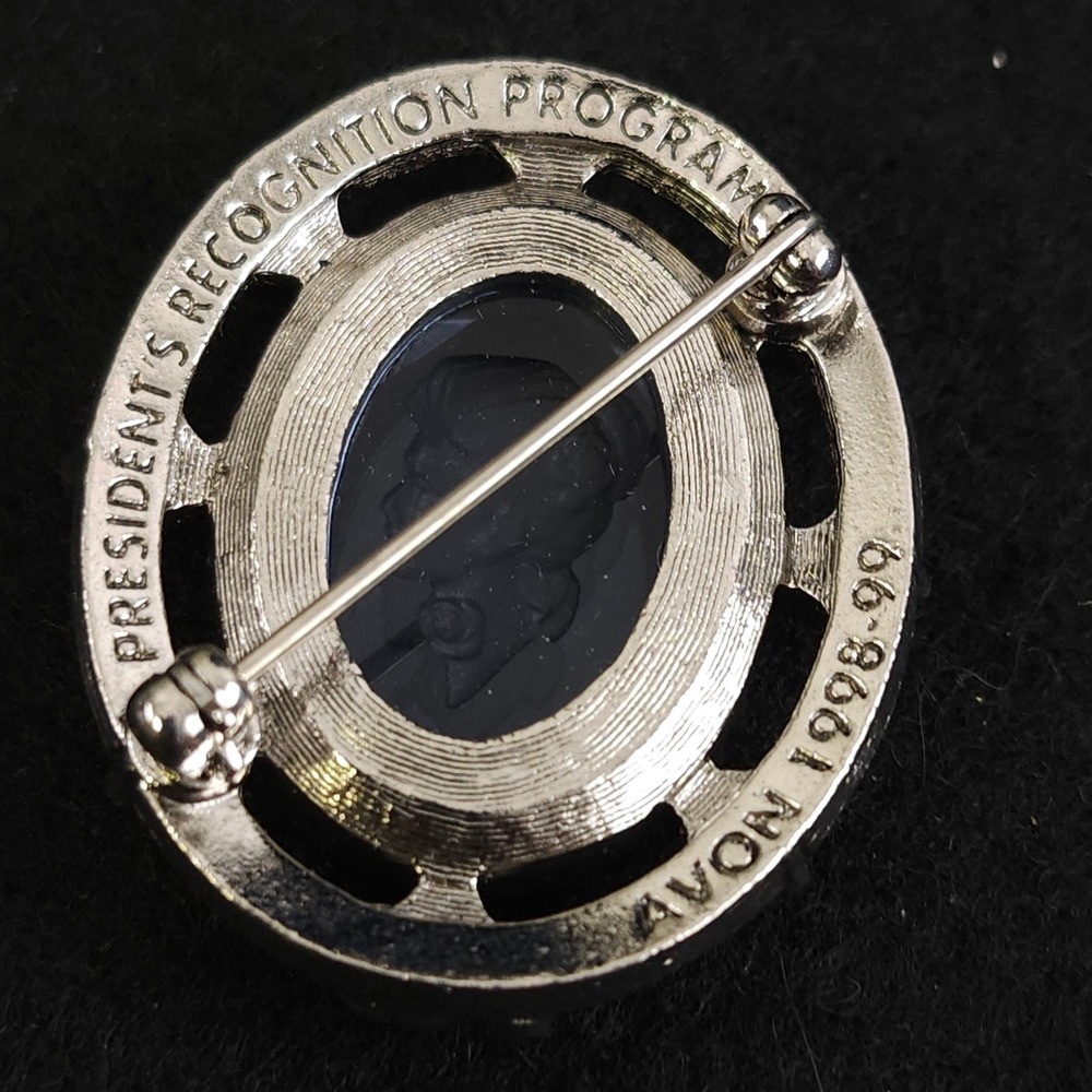 Nice Vintage 1998-99 Avon Presidents Recognition Pin w‎ Blue Glass Cameo RC - Picture 3 of 3